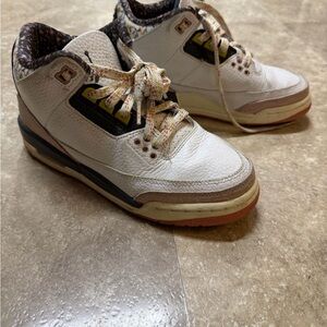 Jordan Kids Sneakers in White and Brown